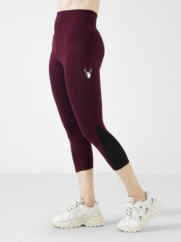 Trifecta Pocket Capri Legging in Burgundy